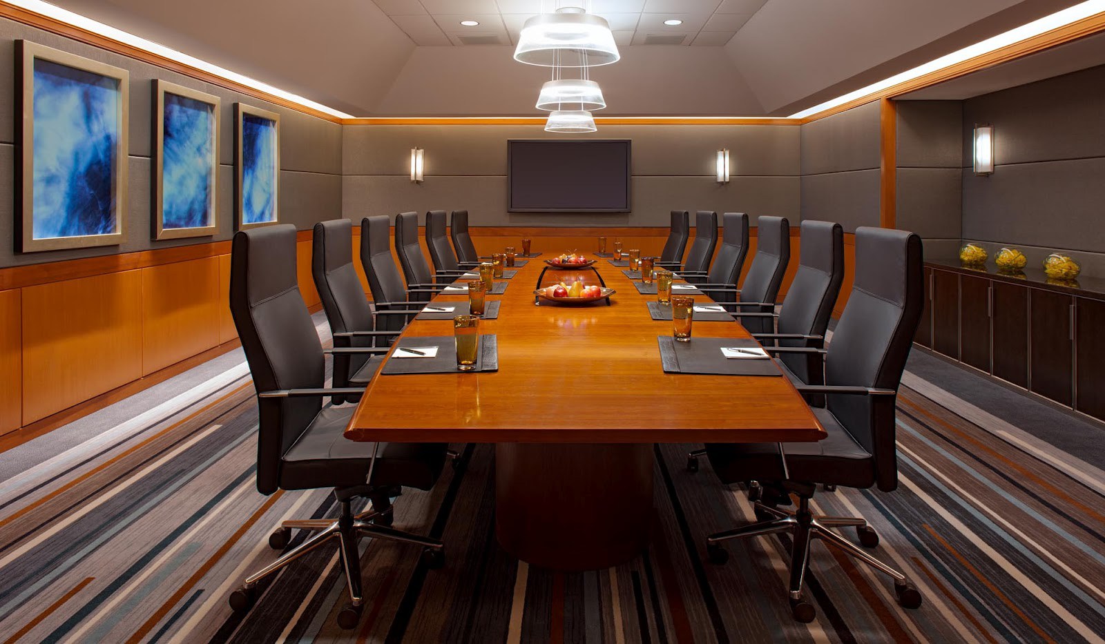 ESSENTIALS FOR EXECUTIVE MEETINGS ADMINISTRATION & MANAGEMENT